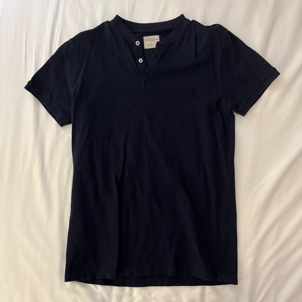 Beautiful blue Pullin short sleeve henley, M